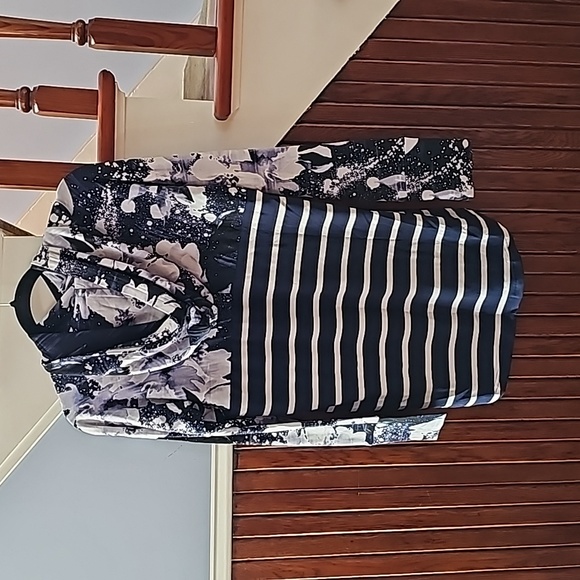 Never Been Worn. Like new LuLaRoe Amber Top - Picture 7 of 7
